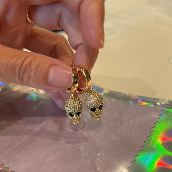 Gold crystal pavé skull earrings with gold plated earring huggie. New/Handmade - Picture 5 of 6